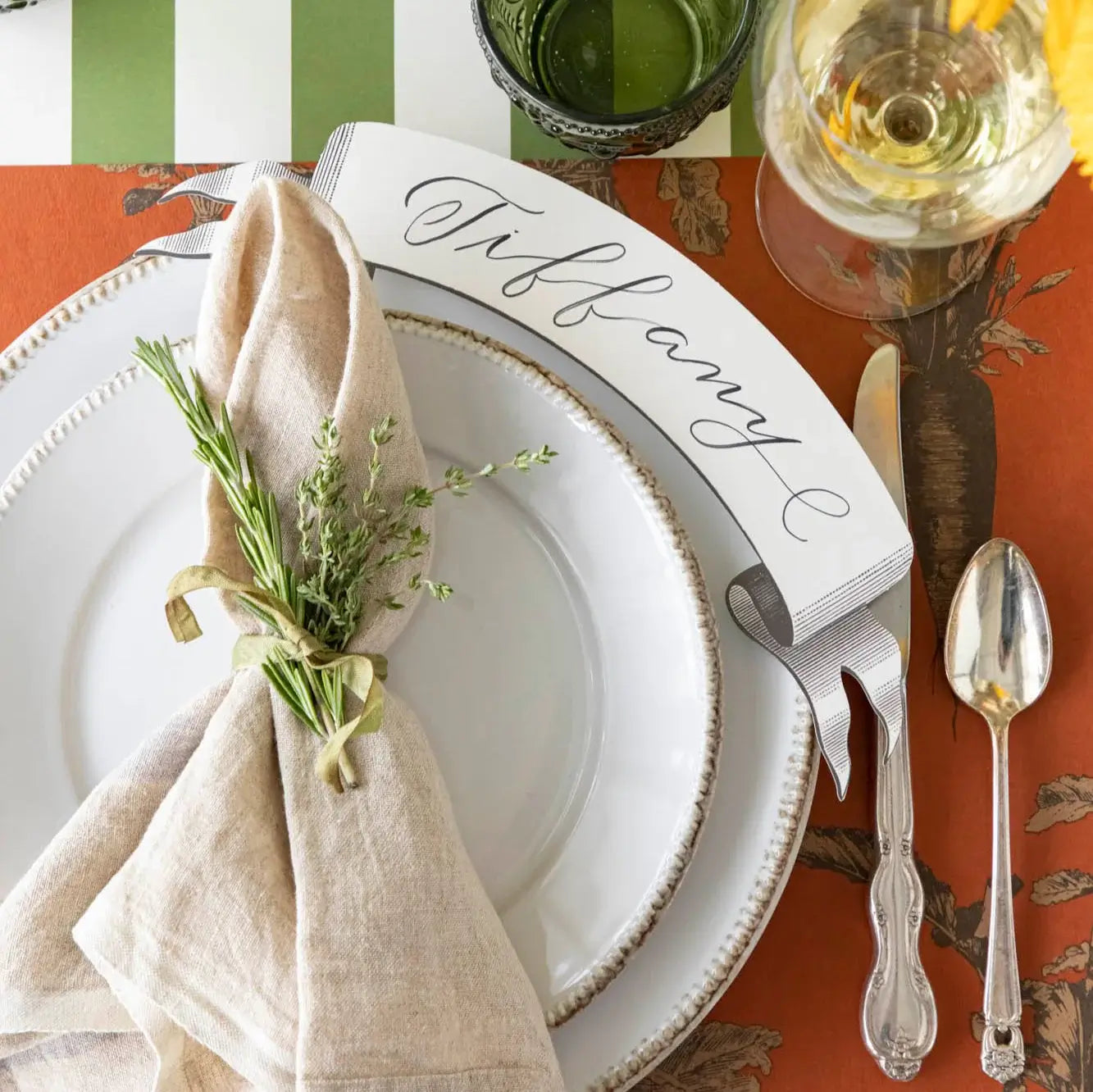 Table Accent - Black Banner